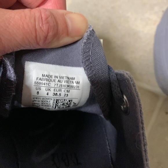 Converse shoes - Picture 4 of 6